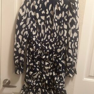 Chic Blue and White Patterned Dress